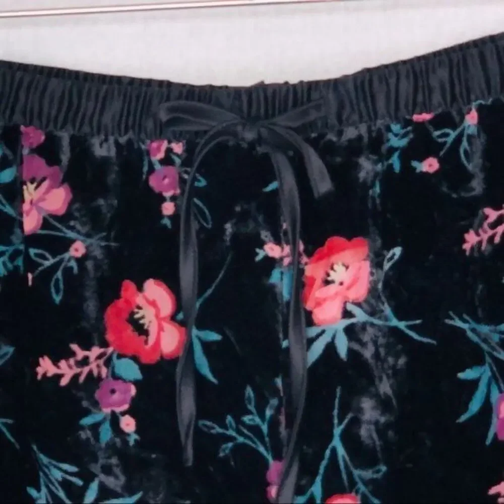 INC Velvet burnout sleep short black floral Small - Picture 2 of 8
